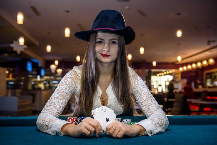 Aplikasi istanacash menampilkan permainan slot dan live casino di layar mobile